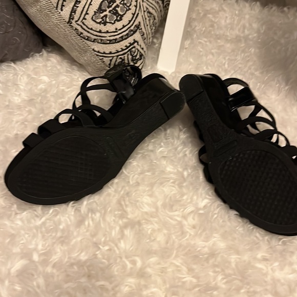 Aerosol Black size 8 sandal gently worn really good condition - Picture 4 of 7